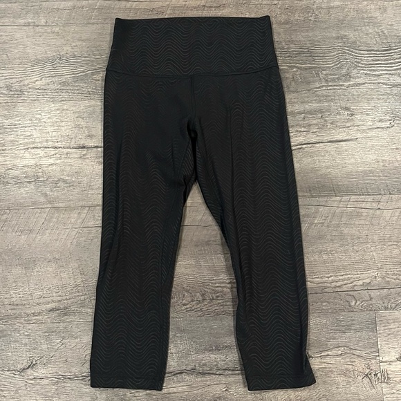 Lululemon Align High-Rise Crop 21" in Aqueous Emboss Black - Picture 4 of 10